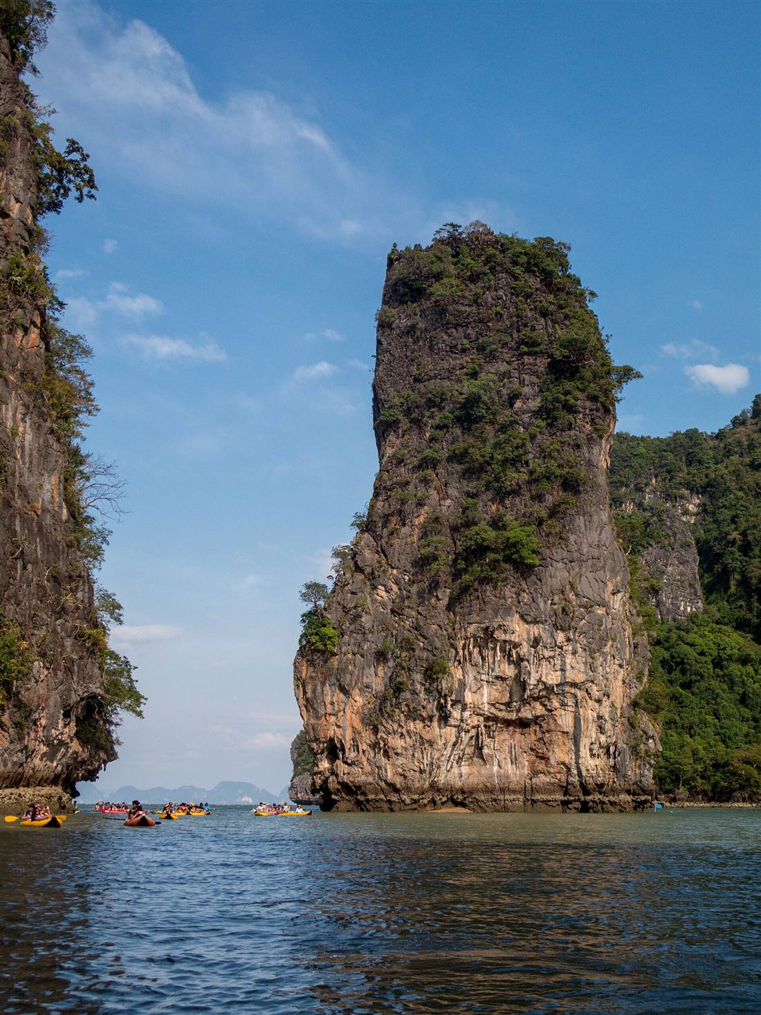 พายคายักชมภูเขาหินปูนในอ่าวพังงา